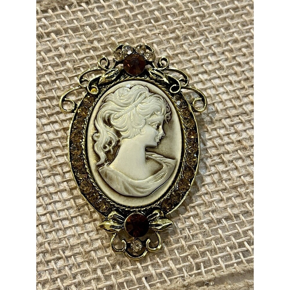 Vintage Victorian Style Cameo Brooch Pin Gold-tone Ornate Rhinestone New Fairy